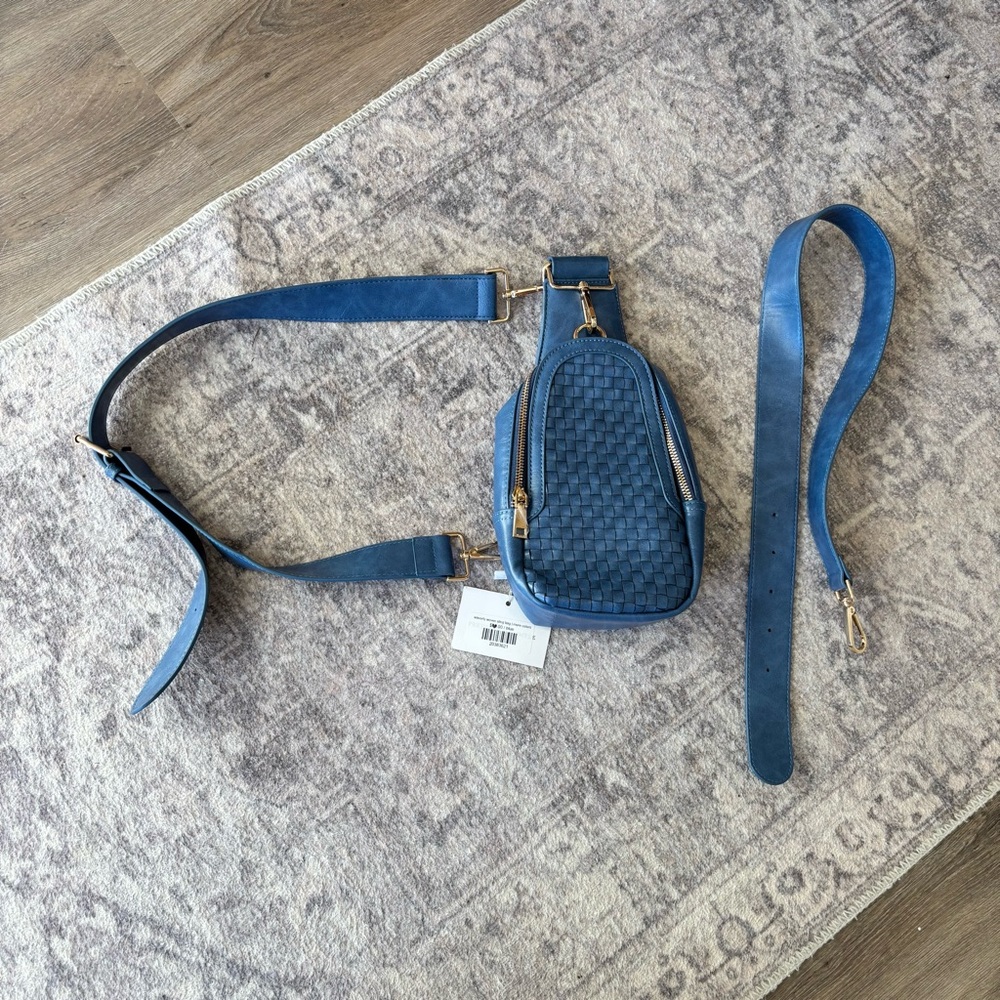 Elegant Blue Crossbody Bag
